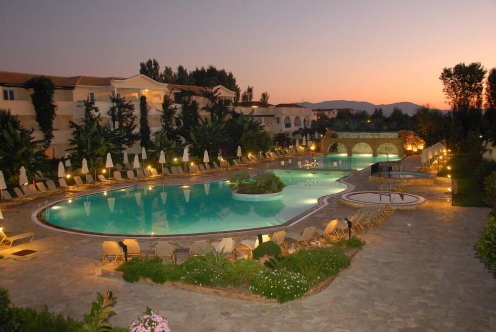 Bitzaro Grande Hotel & Suites Kalamákion Esterno foto